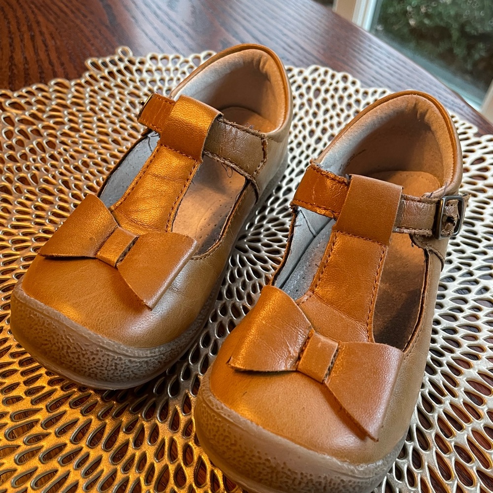 size 10 L’Amour Emma Bow Shoes
